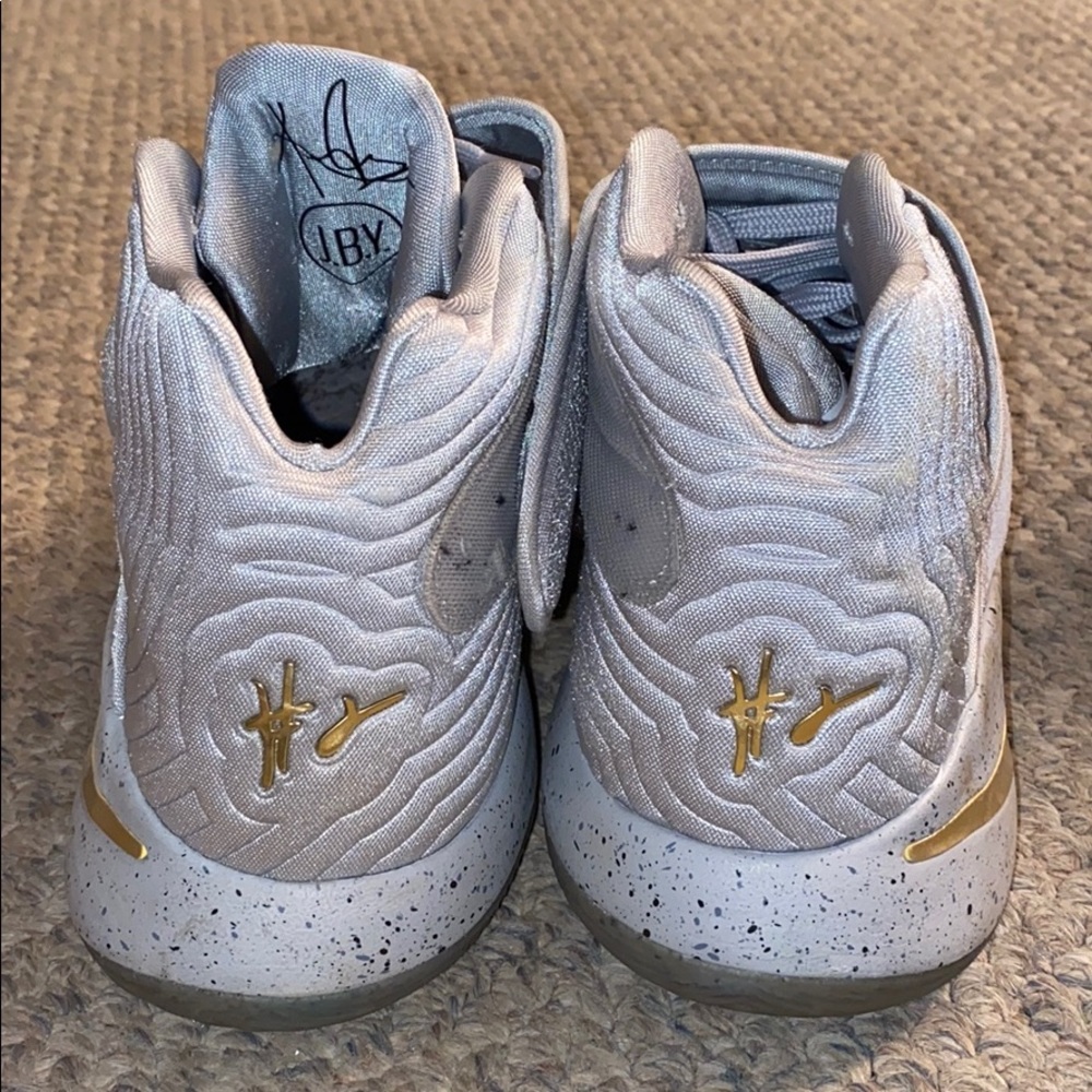 mens sneakers- Kyrie Irving